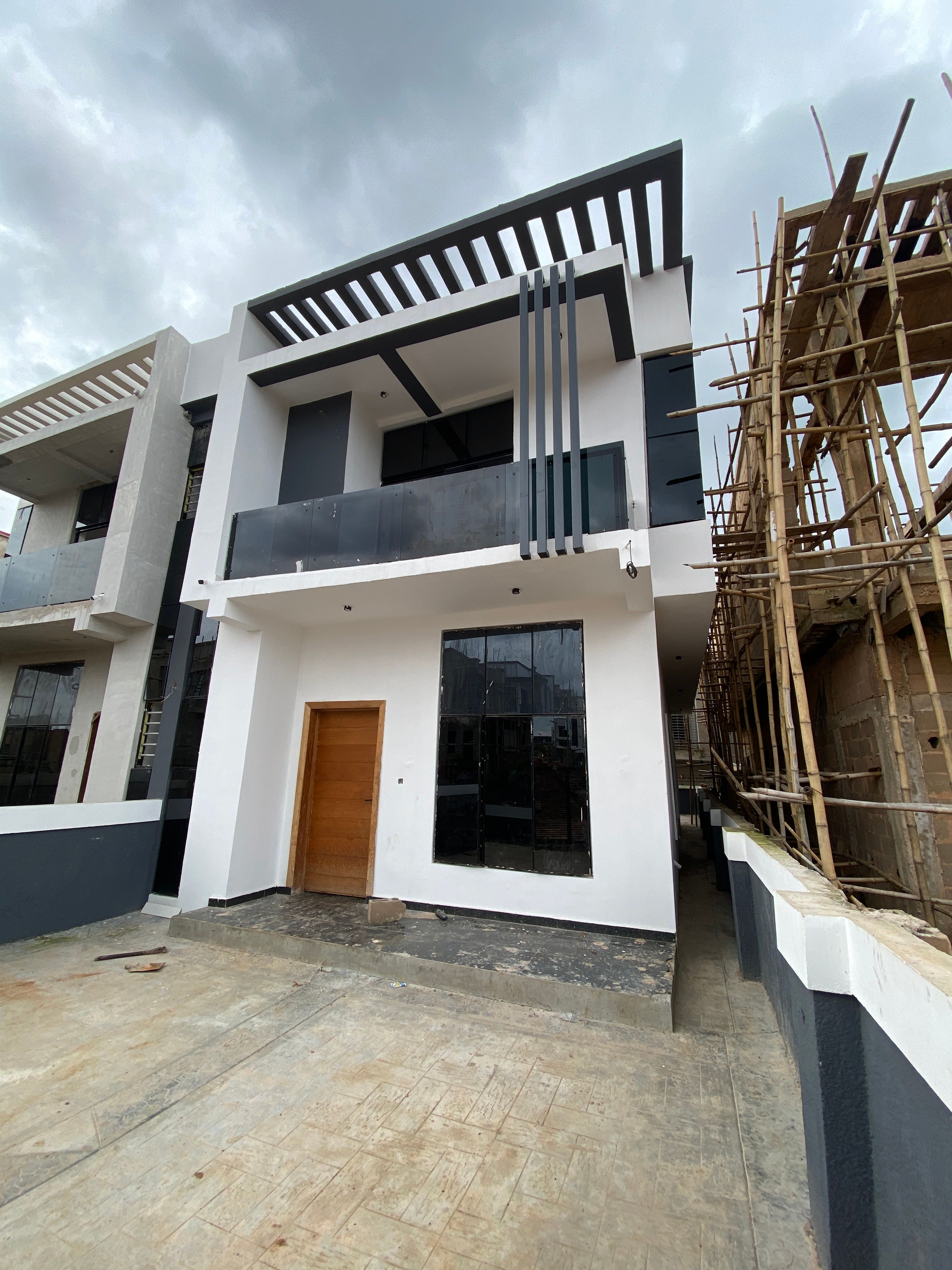 SEMI-DETACHED 4 BEDROOM DUPLEX